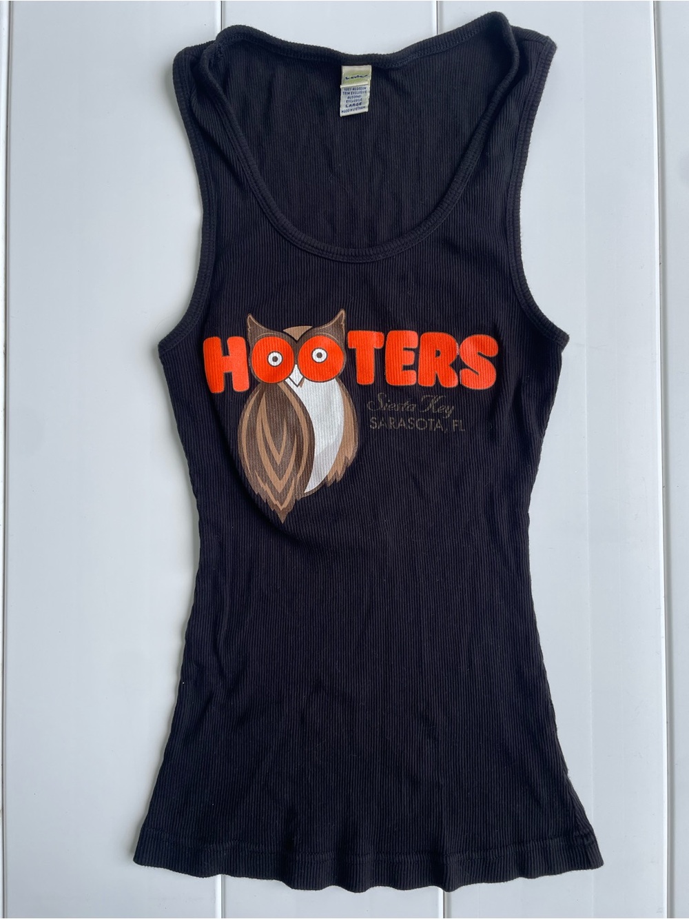 Hooters Restaurant Tank, Size L